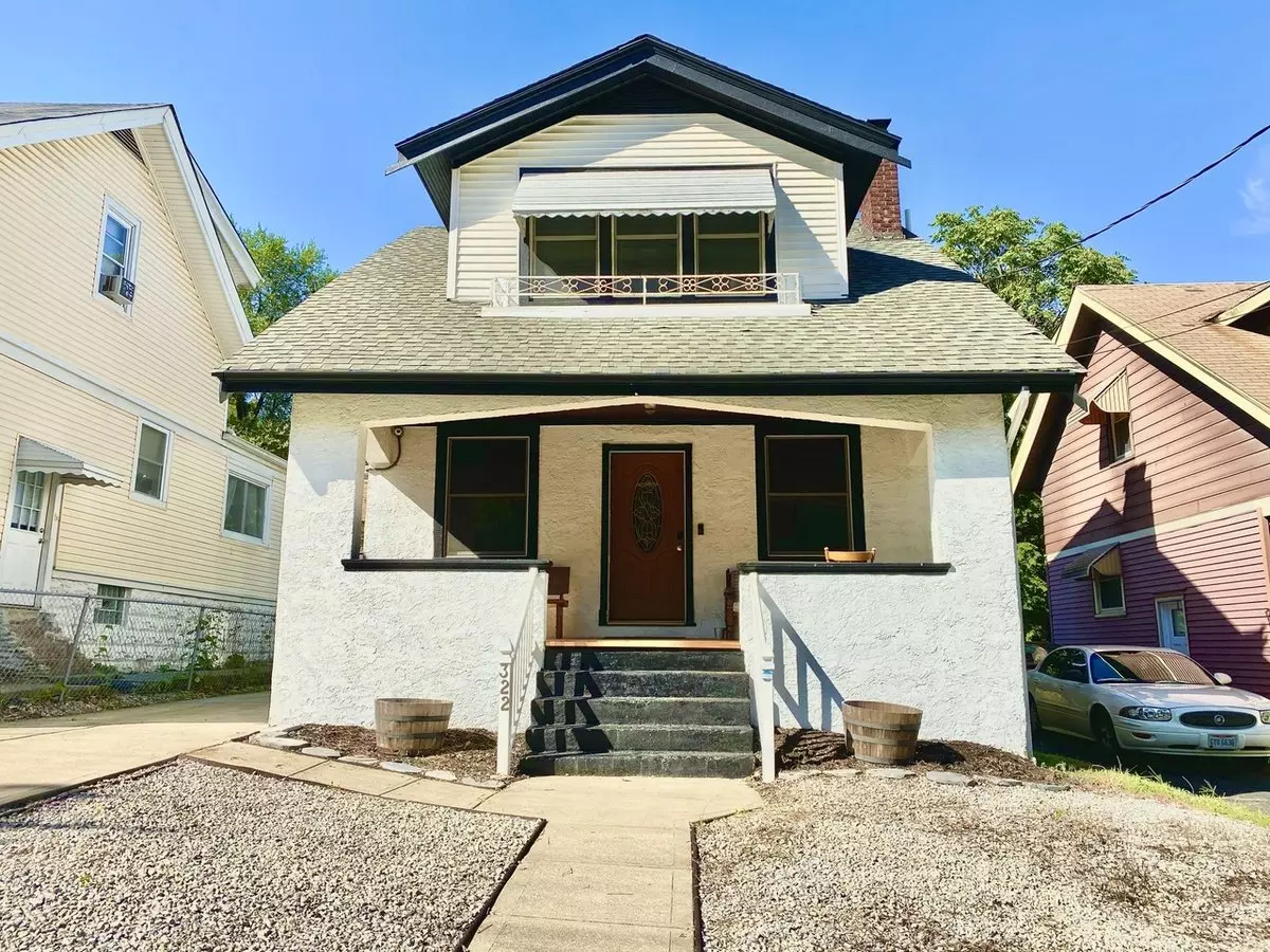 Charming 2 Bed, 1 Full Bath Home Close To Everything. House for rent in Cincinnati, OH