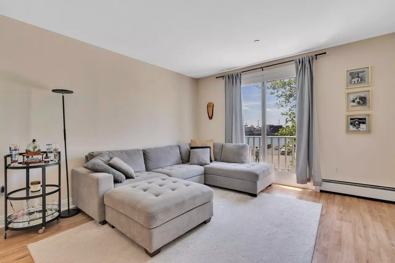 Move Right In To This Stylish And Beautiful One Bedroom One Bath Condo House for rent in Jersey City, NJ