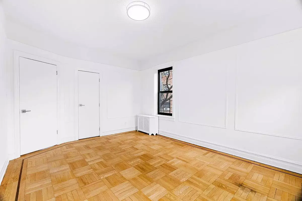 Gorgeous And Spacious End-unit Available For Rent House for rent in Kew Gardens, NY