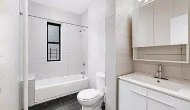 5 of 7 Gorgeous And Spacious End-unit Available For Rent House for rent in Kew Gardens, NY