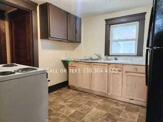 897 Avon St Apartment for rent in Akron, OH