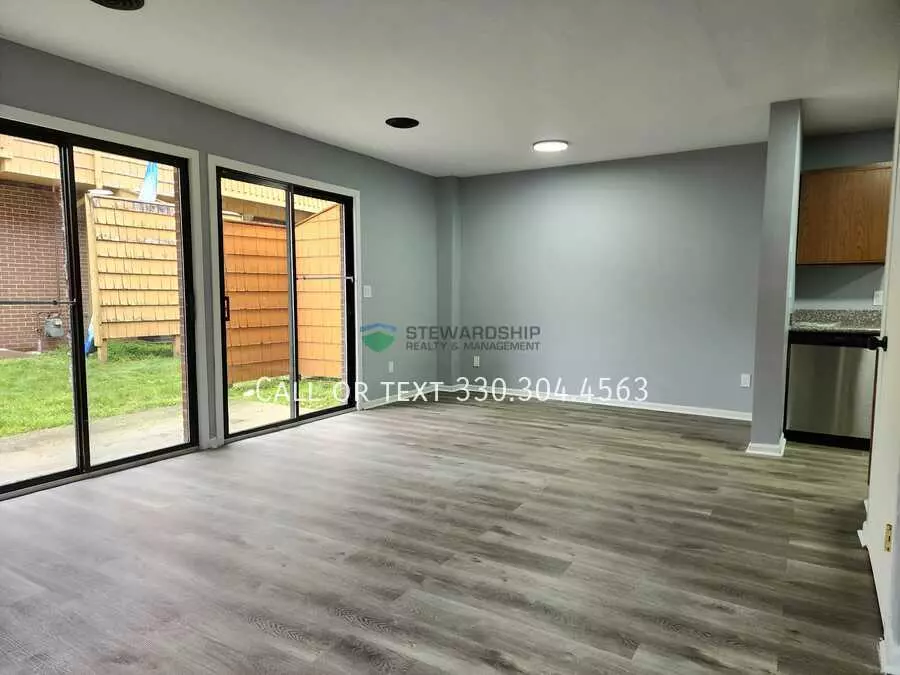 693 Carroll St Apartment for rent in Akron, OH
