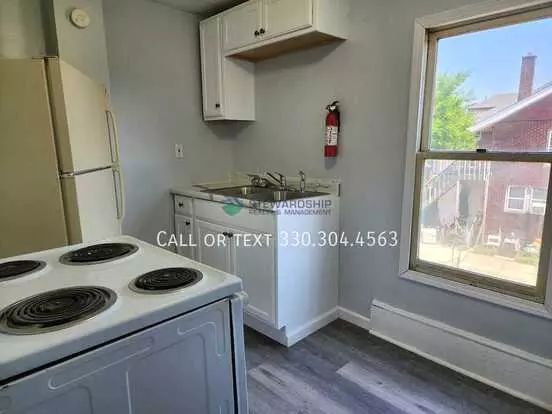 1103 Walnut Ave NE Apartment for rent in Canton, OH