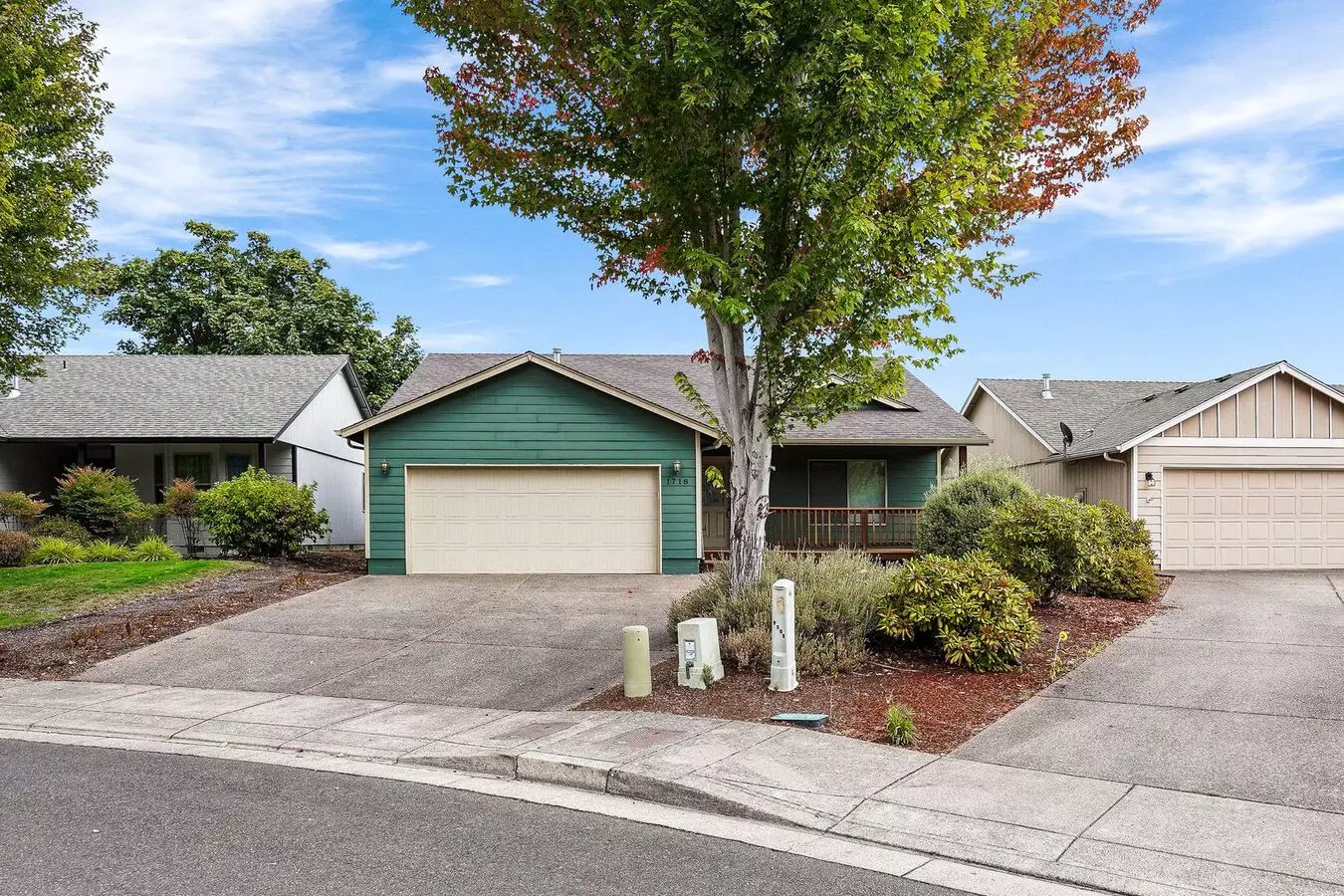 Beautiful 3 Bed, 2 Bath Home In A Quiet West Salem Neighborhood With A Great View! House for rent in Salem, OR