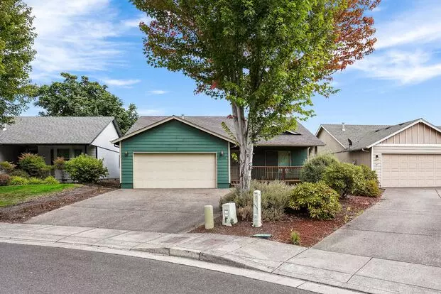 Beautiful 3 Bed, 2 Bath Home In A Quiet West Salem Neighborhood With A Great View! Apartment for rent in Salem, OR