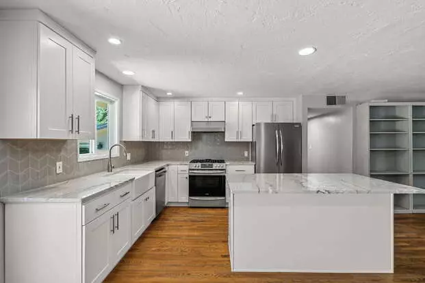 295 Orange Ave Apartment for rent in Ashland, OR