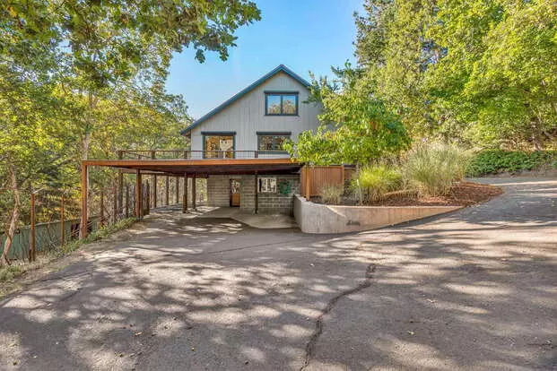 970 Elkader St Apartment for rent in Ashland, OR