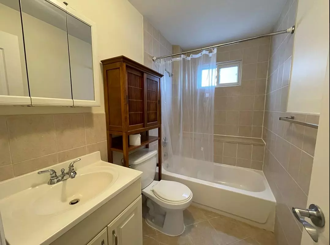 Newly Listed! Jr 1 Bed 1 Bath Move-in Ready House for rent in Staten Island, NY