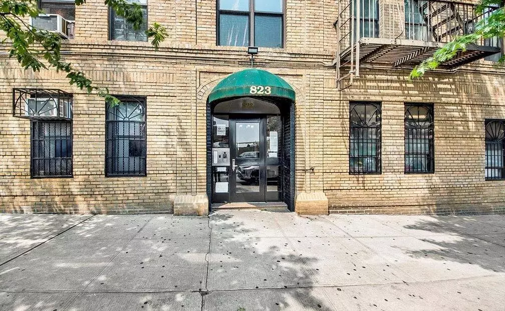 One Bedroom Co-op In A Well Maintained Hdfc Building House for rent in Bronx, NY
