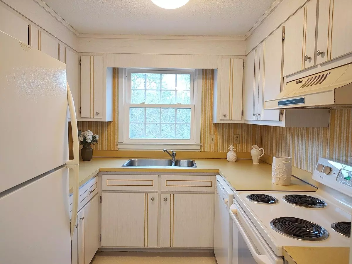 Cozy 1-bedroom Cape Cod Condo With Storage & Pet Friendly! House for rent in Centerville, MA