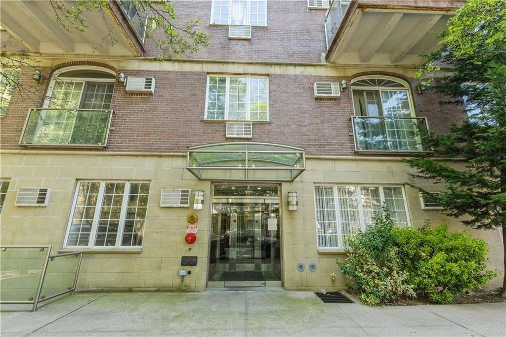 His Elevator Condo Located On A Quiet Street In... Apartments Brooklyn, NY