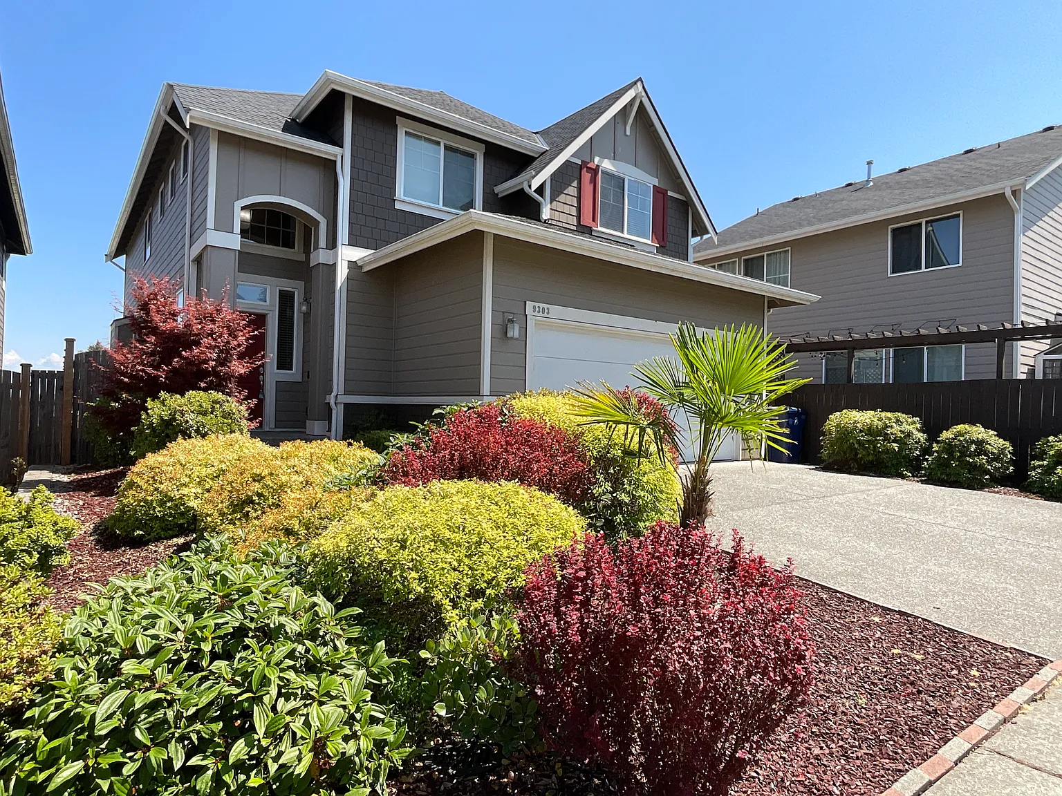 Beautiful, Bright, Well Maintained And Spacious 4 Bed + Den In Eastmon Apartment for rent in Everett, WA