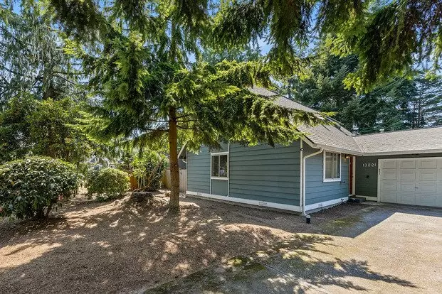 13221 125th Ave NE Apartment for rent in Kirkland, WA