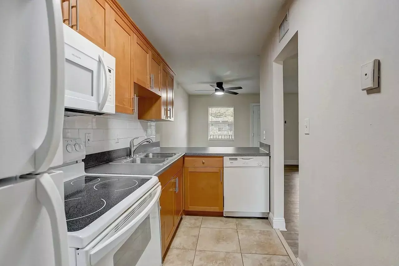 Live In The Heart Of South Tampa Without Going Broke!! House for rent in Tampa, FL