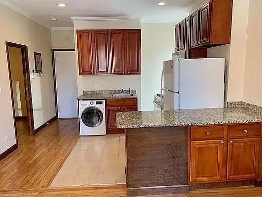 460 W 57th St Apt 4N House for rent in New York, NY