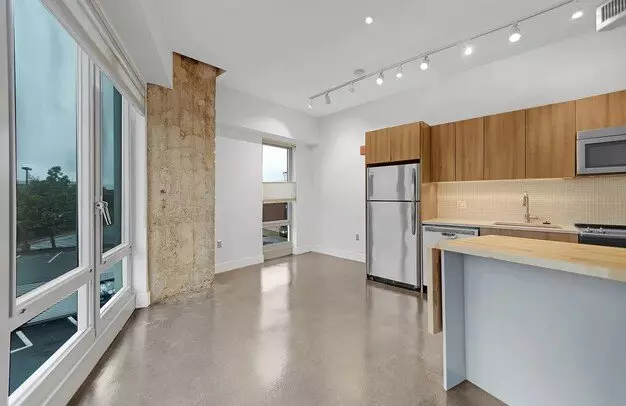 Corner 1 Bed, 1 Bath Apartment for rent in Somerville, MA