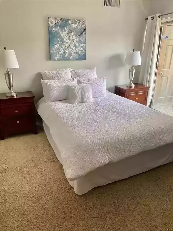 Shaw Park Place And Brighton Apartment for rent in Clayton, MO