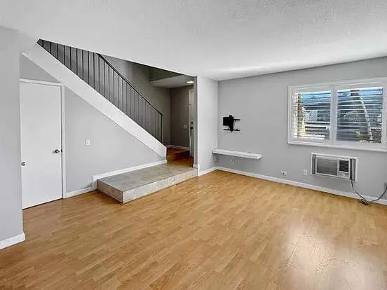 7988 Missio7988 Mission Center Ctn Center Ct Apartment for rent in San Diego, CA
