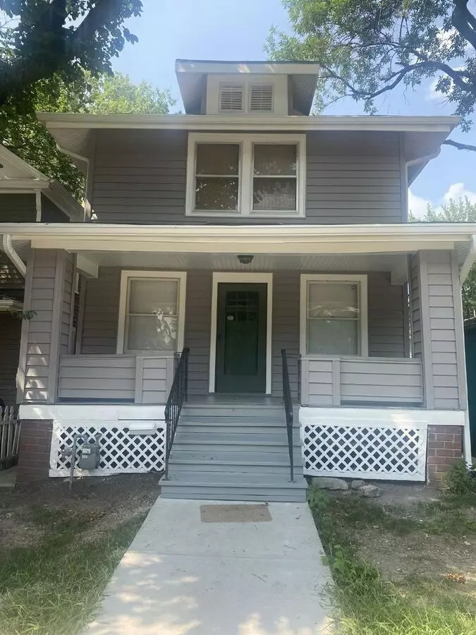 Charming 2-bed Home With Hardwood Floors At 908 Sw 12th St, Topeka – Perfect Blend Of Comfort And Style House for rent in Topeka, KS
