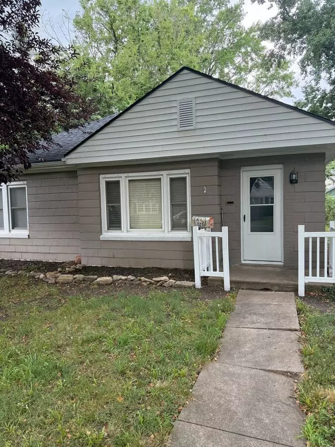 2br/1ba Overside Double Car Garage House for rent in Topeka, KS