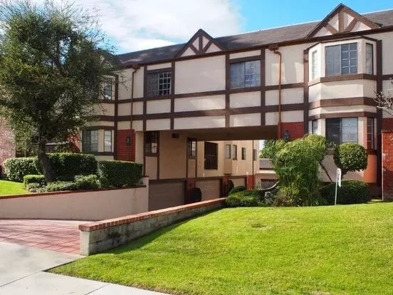 123 -129 S Encinitas Ave Apartment for rent in Monrovia, CA