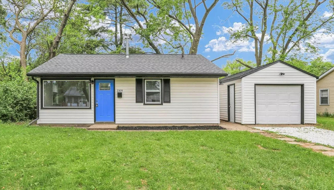 1309 Hedge Rd House for rent in Champaign, IL