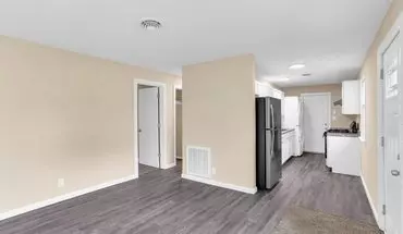 4 of 14 1309 Hedge Rd House for rent in Champaign, IL