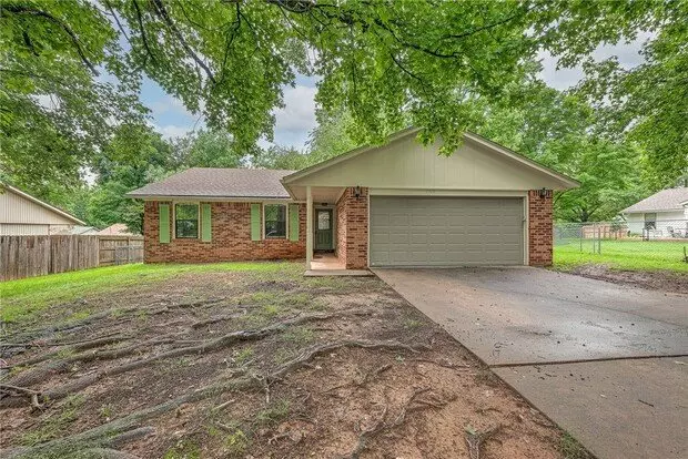 1715 E Cortland St Apartment for rent in Fayetteville, AR