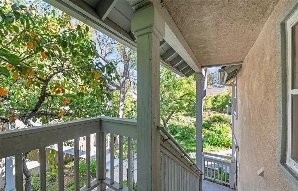 Charming, End-unit Loft-style Condo Offers 1Bed 1Bath Apartment for rent in Canoga Park, CA