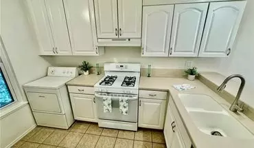 3 of 5 Charming, End-unit Loft-style Condo Offers 1Bed 1Bath Apartment for rent in Canoga Park, CA