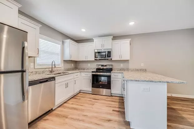 505 Pine Dr Apartment for rent in Odessa, MO