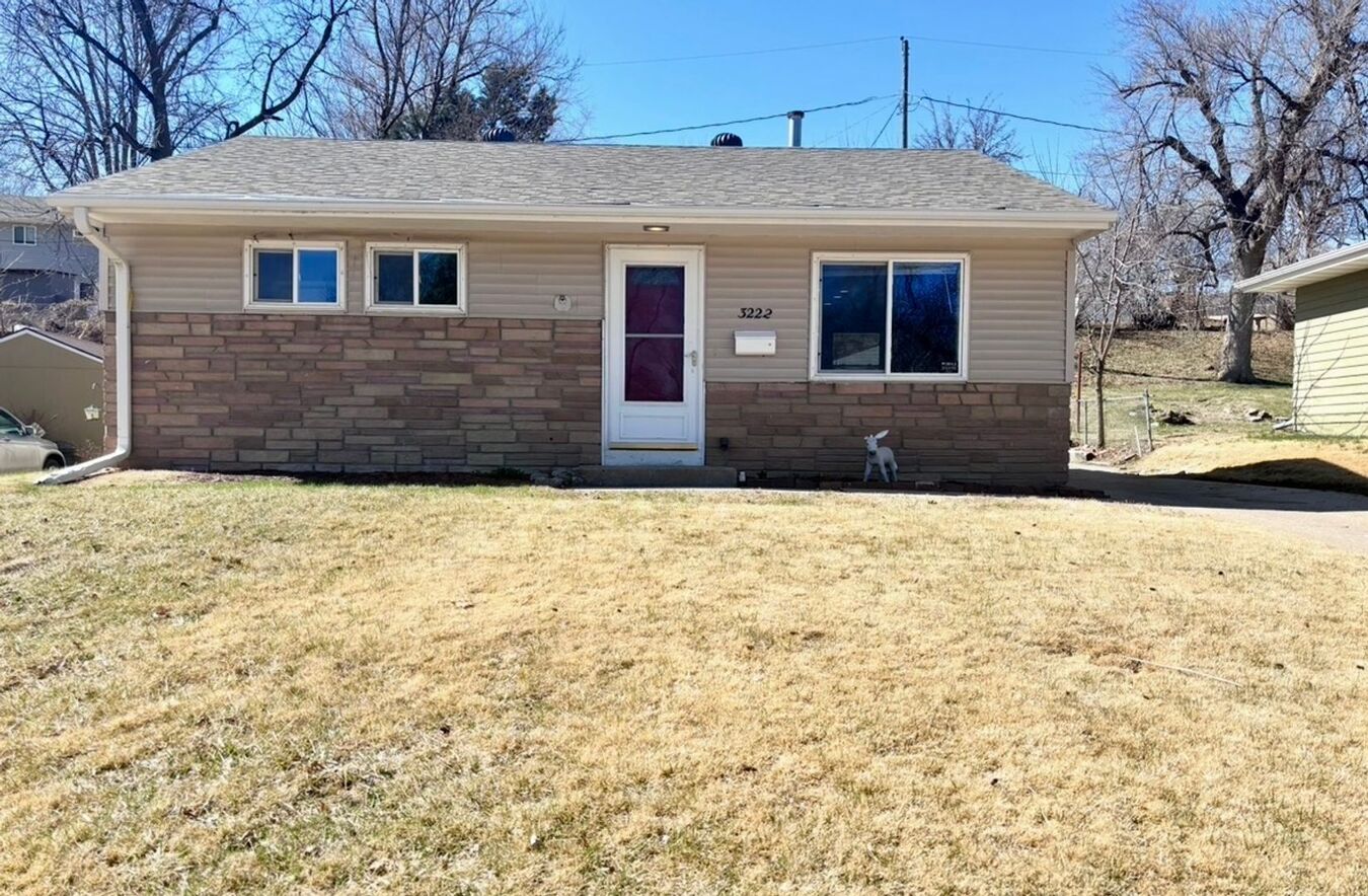 3222 S 40th St – Freshly Renovated 2 Bed/1 Bath... Apartments Omaha, NE
