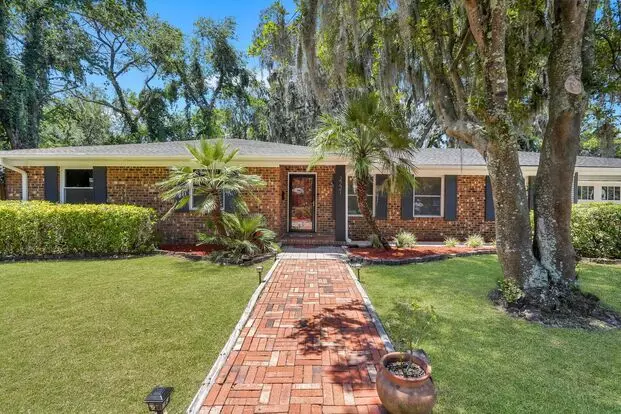 Spacious 3 Bed, 2 Bath Brick Ranch In Central Savannah Apartment for rent in Savannah, GA