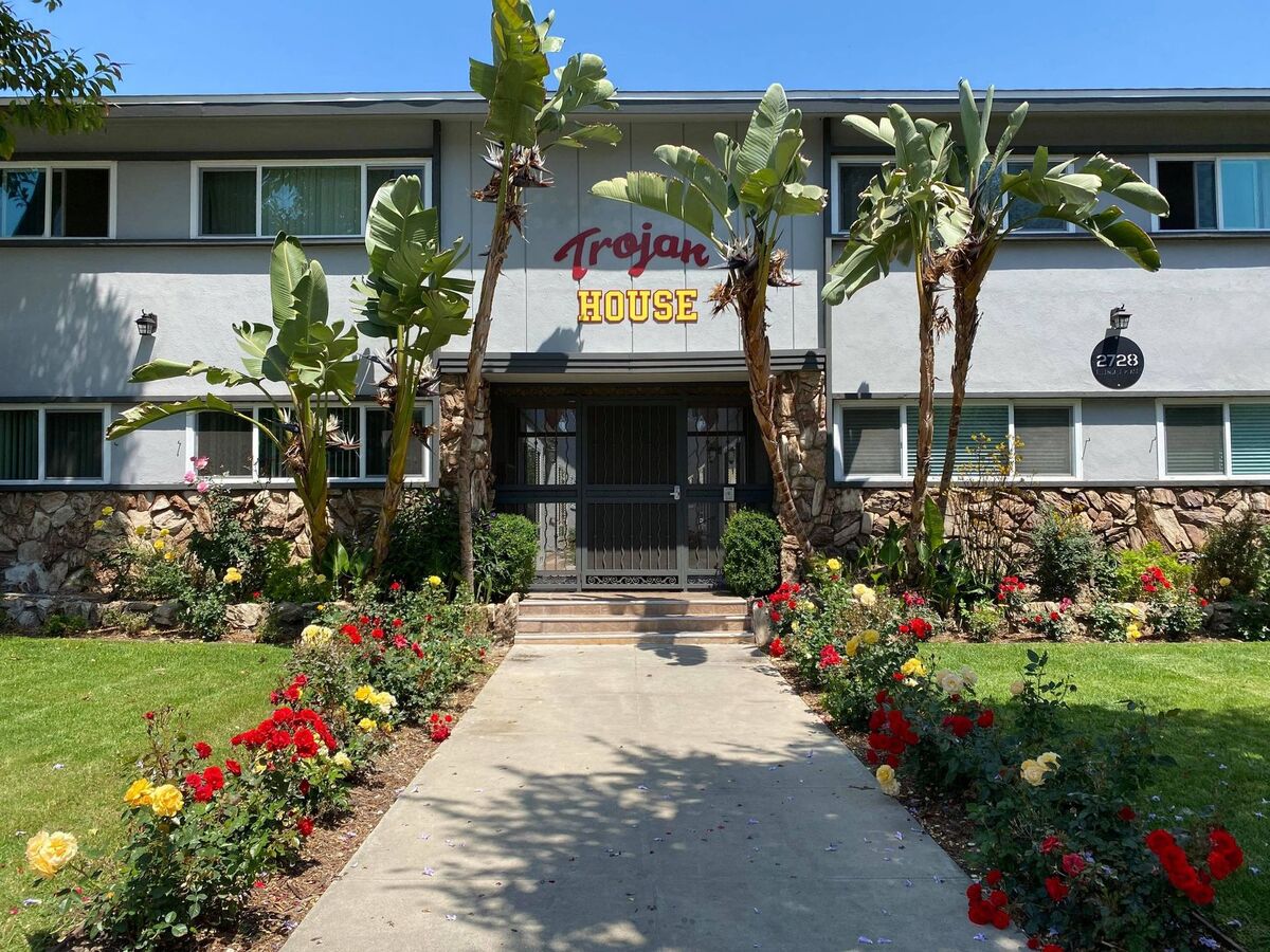 2728 Trojan House Apartments - 2728 Ellendale Pl Los Angeles, CA