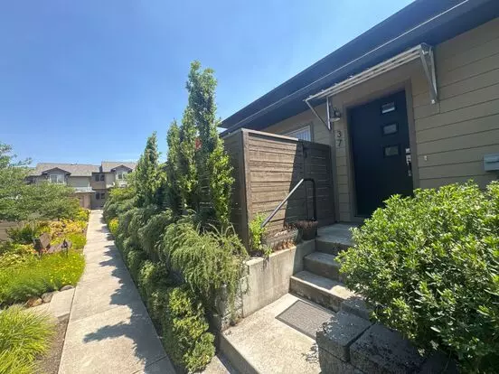 Beautiful 3bd/2bath Home Apartment for rent in Ashland, OR