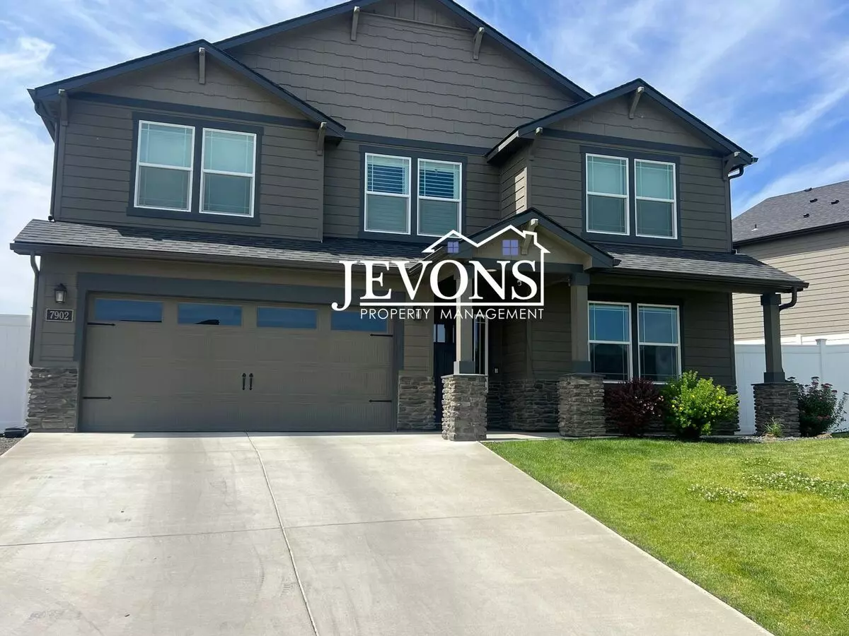 Spacious And Stylish 5-bedroom Home With A Fully Fenced Backyard – Minutes Away From Yakima Valley College House for rent in Yakima, WA