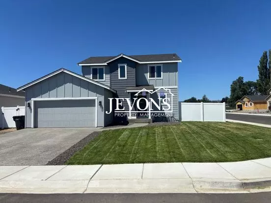 Beautiful 4-bedroom Home With Fenced Backyard And Fully Equipped Kitchen – Minutes From Tieton River Nature Trail Apartment for rent in Tieton, WA