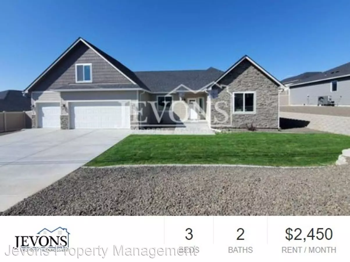 Spacious Single-family Home With A Fenced Backyard And A 3-car Attached Garage! House for rent in Yakima, WA
