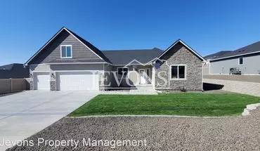 4 of 5 Spacious Single-family Home With A Fenced Backyard And A 3-car Attached Garage! House for rent in Yakima, WA