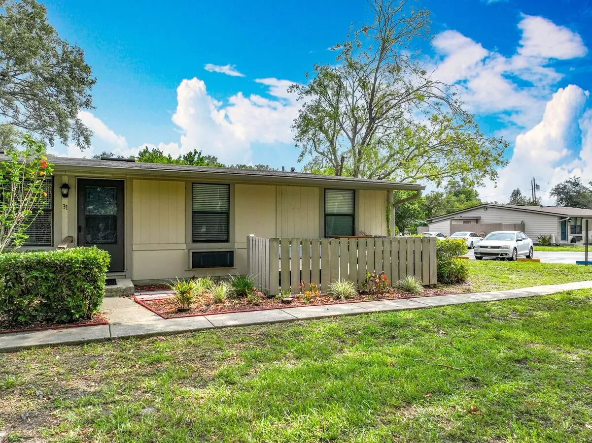 The Hampton - 1 Bedroom 1 Bathroom With Inside Laundry Apartment for rent in Eustis, FL