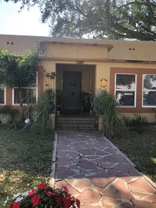 Roanoke Apartment for rent in Dunedin, FL