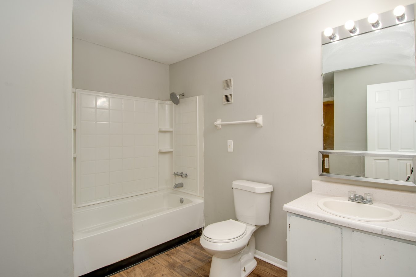 The Callaway Apartments 3745 camelot Drive Lexington, KY