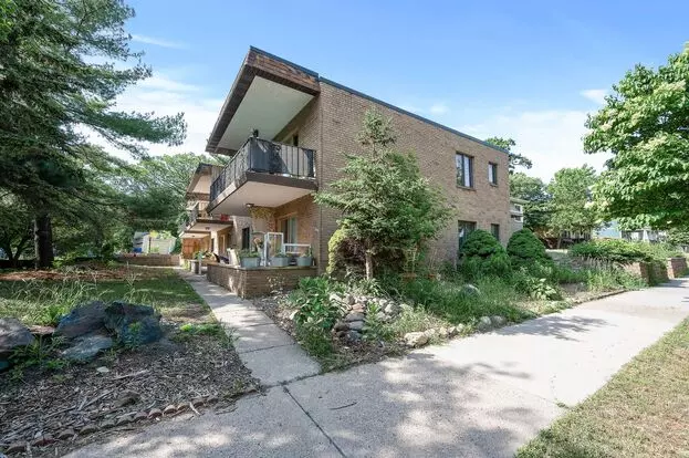 Great Pet Friendly 1 Br/1bath In St. Anthony Park Apartment for rent in St Paul, MN