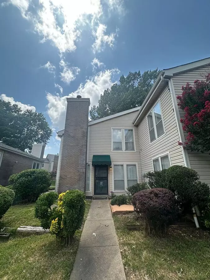 3bd/2ba Townhouse Located In Whispering Oaks! House for rent in Memphis, TN