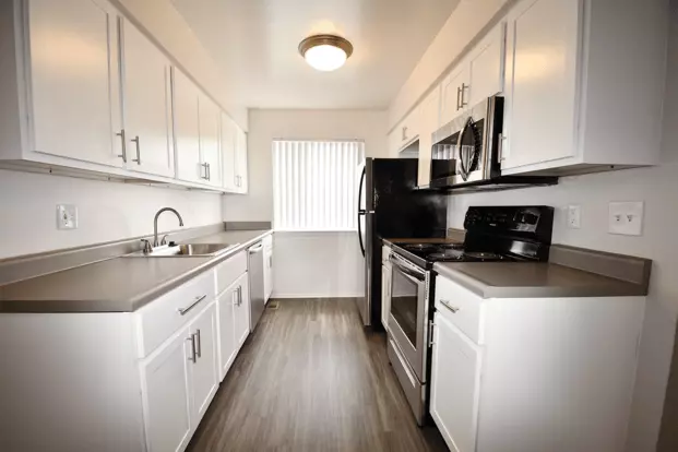 Southpointe Square Apartment for rent in Woodhaven, MI