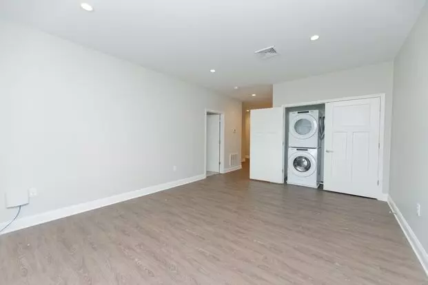 Spacious 1 Bedroom Across From Albany Med Available Apartment for rent in Albany, NY