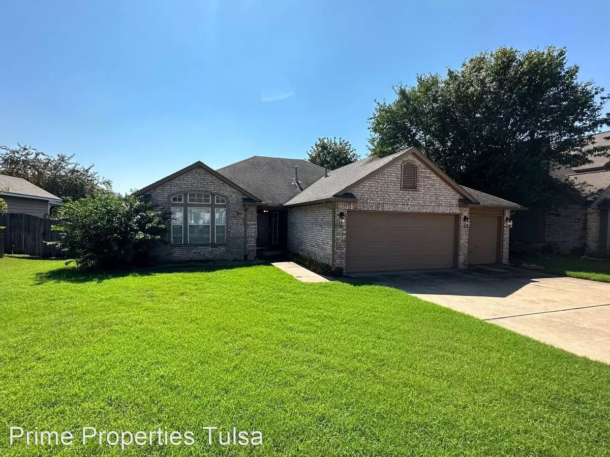 Bixby Schools - 4 Bedroom Or 3 Bedroom With Office And 3 Car Garage. House for rent in Bixby, OK