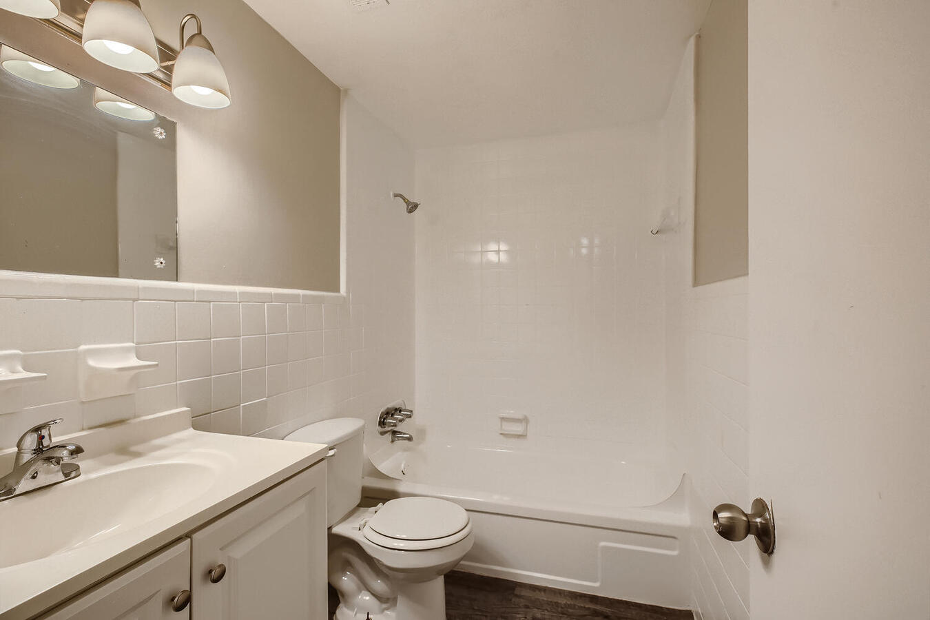 Lake Park Colonial Apartments Jacksonville, FL Rentable