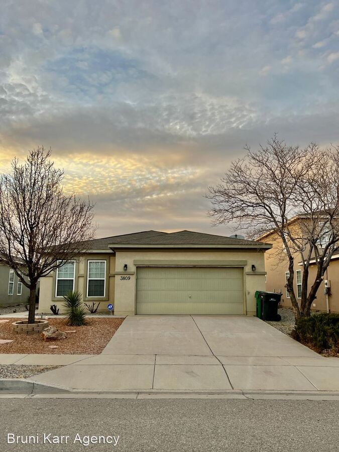 3809 Buckskin NE Rio Rancho, NM House for Rent Rentable