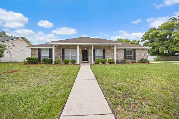 Gorgeous All-brick San Jose Home! Apartment for rent in Jacksonville, FL